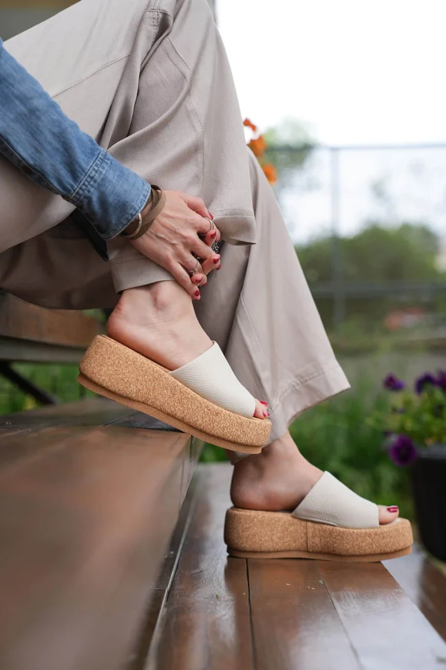 SKK-041 Ecru Leather Women's Slippers